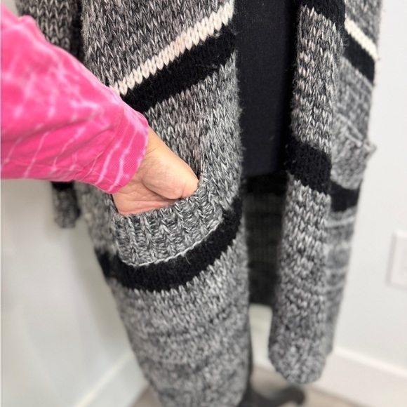 Forever 21 Contemporary Cozy Fuzzy Front Open Cardigan with Pockets (small) - Picture 3 of 8